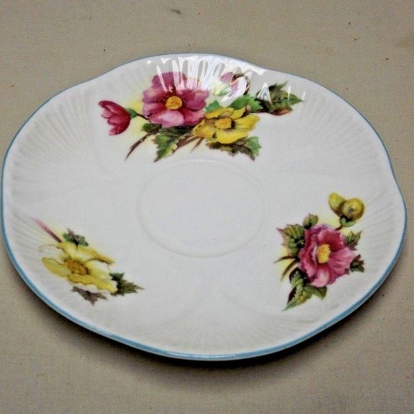 Shelley Fine Bone China England Dainty Begonia Footed Tea Cup and Saucer - Picture 4 of 12